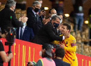记者：巴萨暂时没有致敬梅西计划，他与俱乐部高层关系还是很差